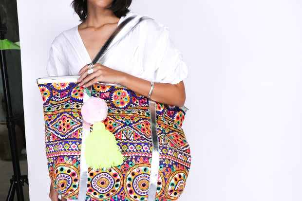 EMBROIDERED TOTE BAG LOA - sustainably made MOMO NEW YORK sustainable clothing, offer slow fashion